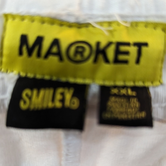 NWOT ..MARKET SMILEY IN THE NET UV SHORTS - WHITE...Size XXL - Picture 7 of 8